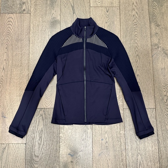 Lululemon | Chill Going Strong Jacket | Size 6 - Picture 4 of 6